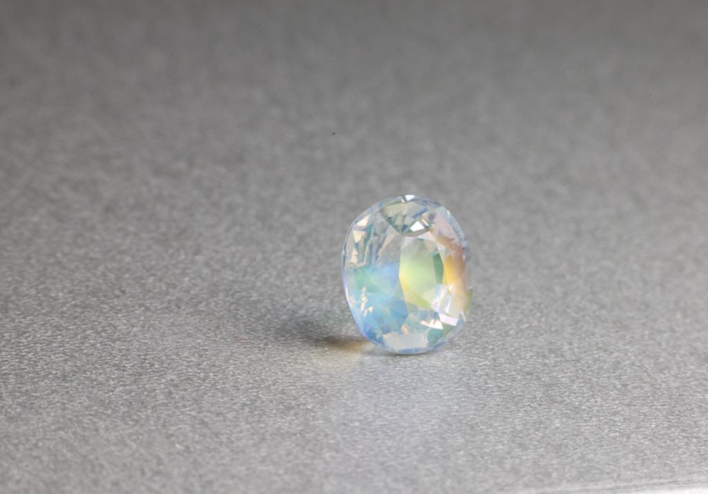 「幻虹」アンデシンラブラドライト/4.73ct/オーバル/マダガスカル産