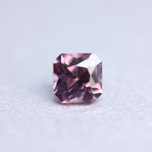 「葡萄染　えびぞめ」パープルスピネル/0.69ct/スクエア