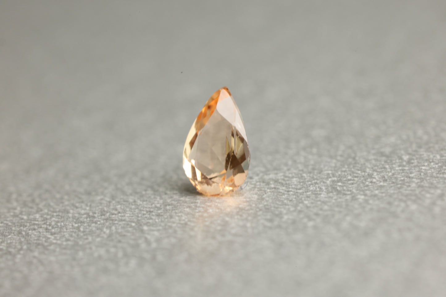 「夜燈」インペリアルトパーズ/0.49ct/ペアシェイプ/ブラジル産