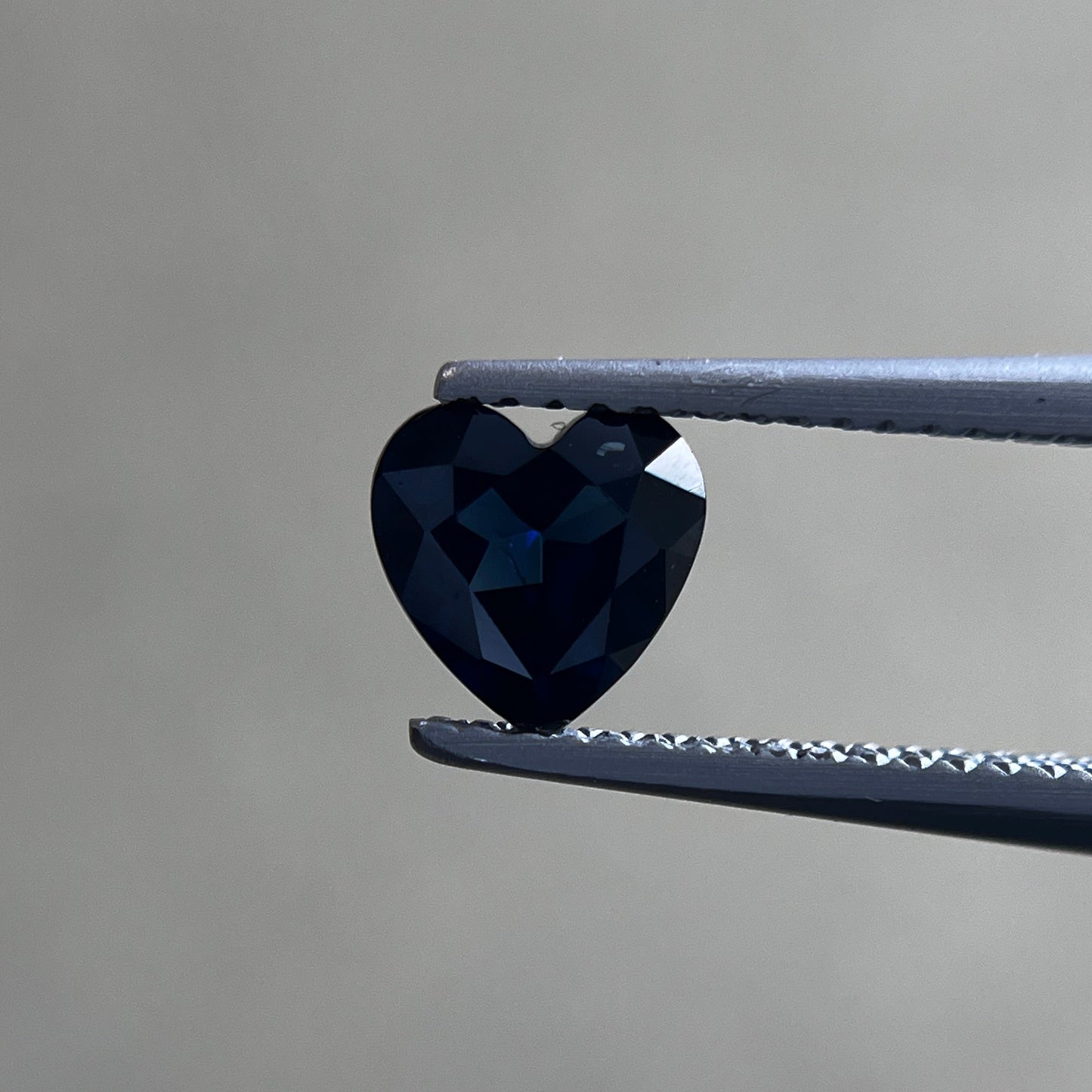 「深海」非加熱ディープブルーサファイア/ 1.02ct/ハートシェイプ/マダガスカル/ソーティング付き