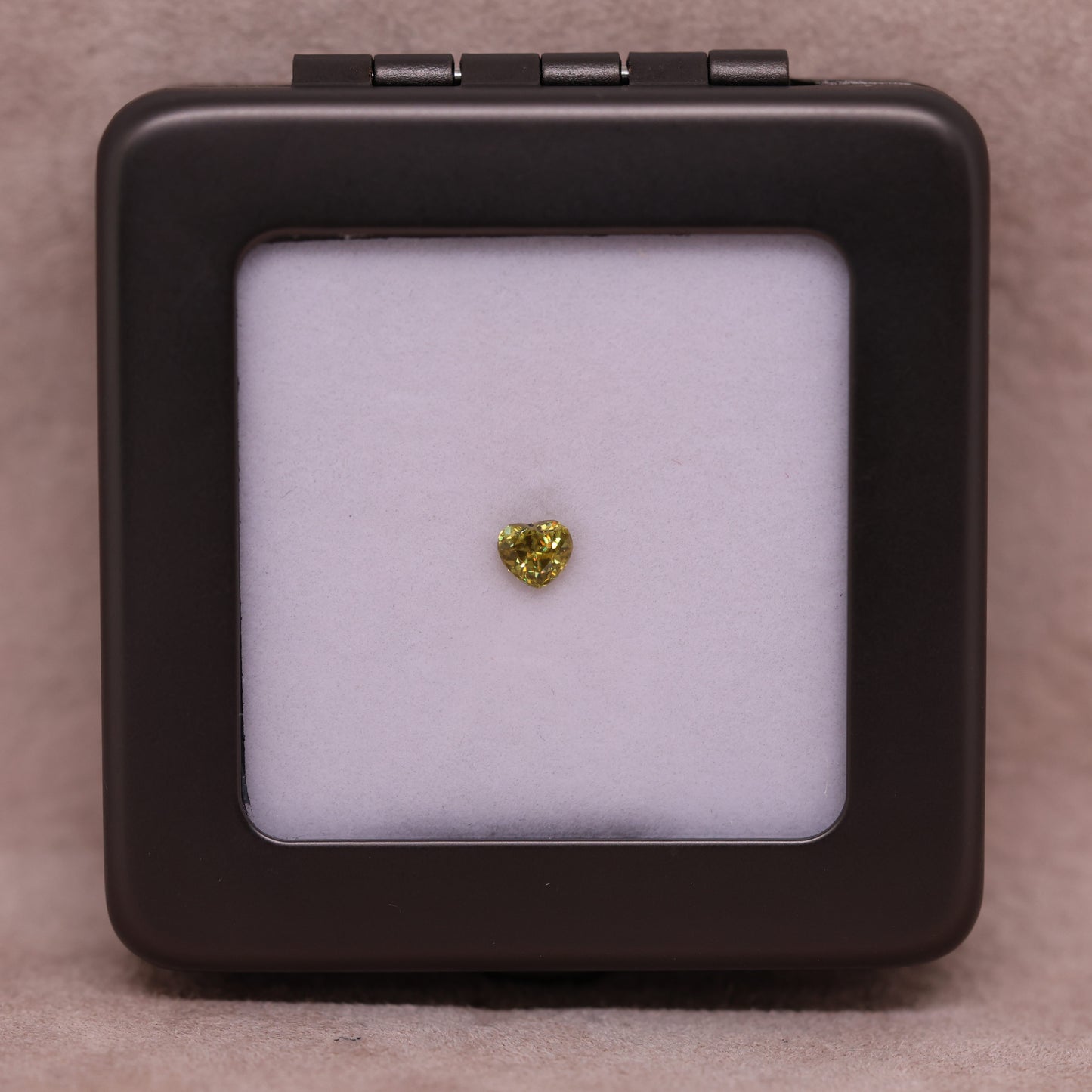 「彩炎」スフェーン/0.47ct/ハート/マダガスカル
