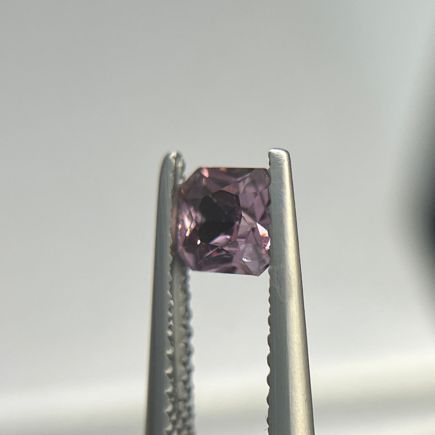「葡萄染　えびぞめ」パープルスピネル/0.69ct/スクエア