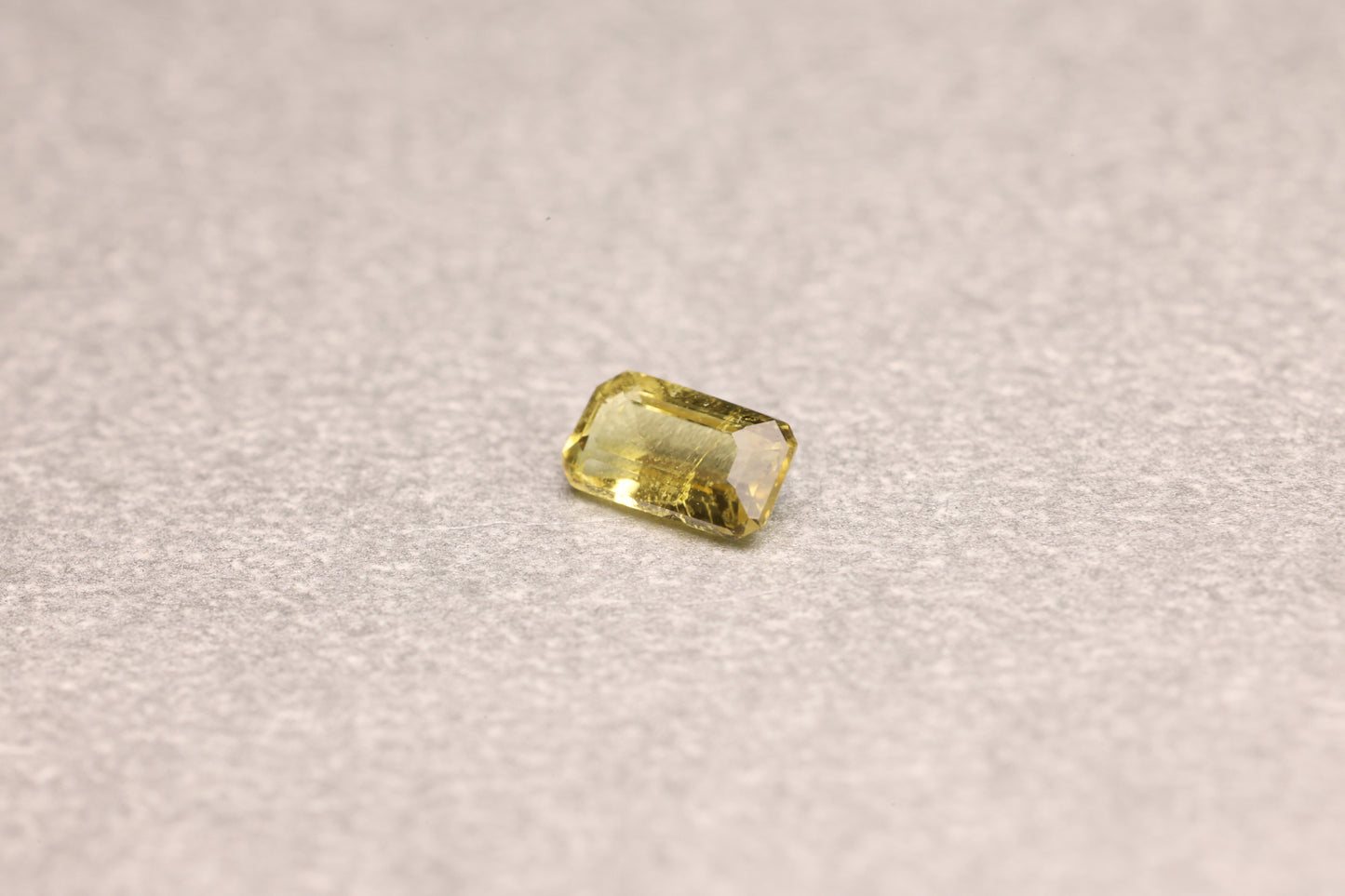 「淡雷」イエロートルマリン/0.155ct/オクタゴン