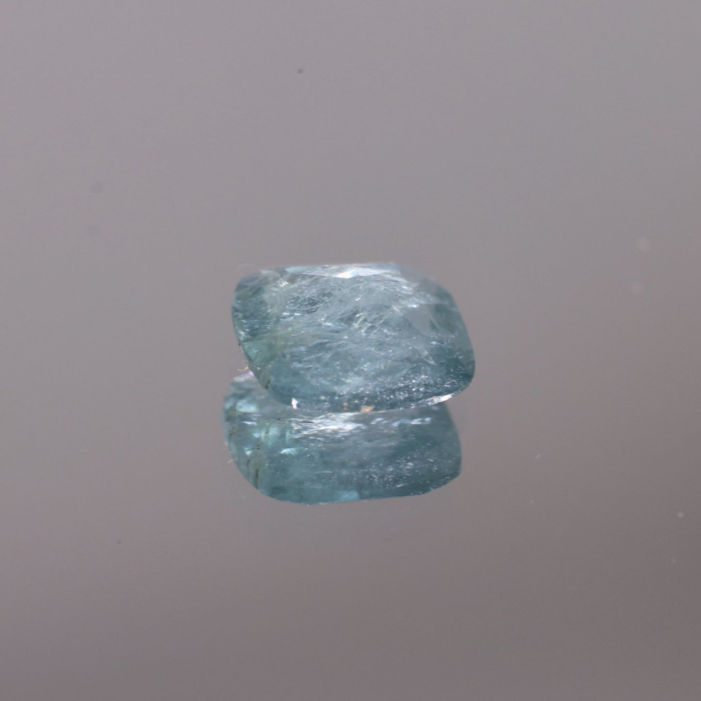「海の底の静寂」ブルートルマリン/0.495ct/クッション