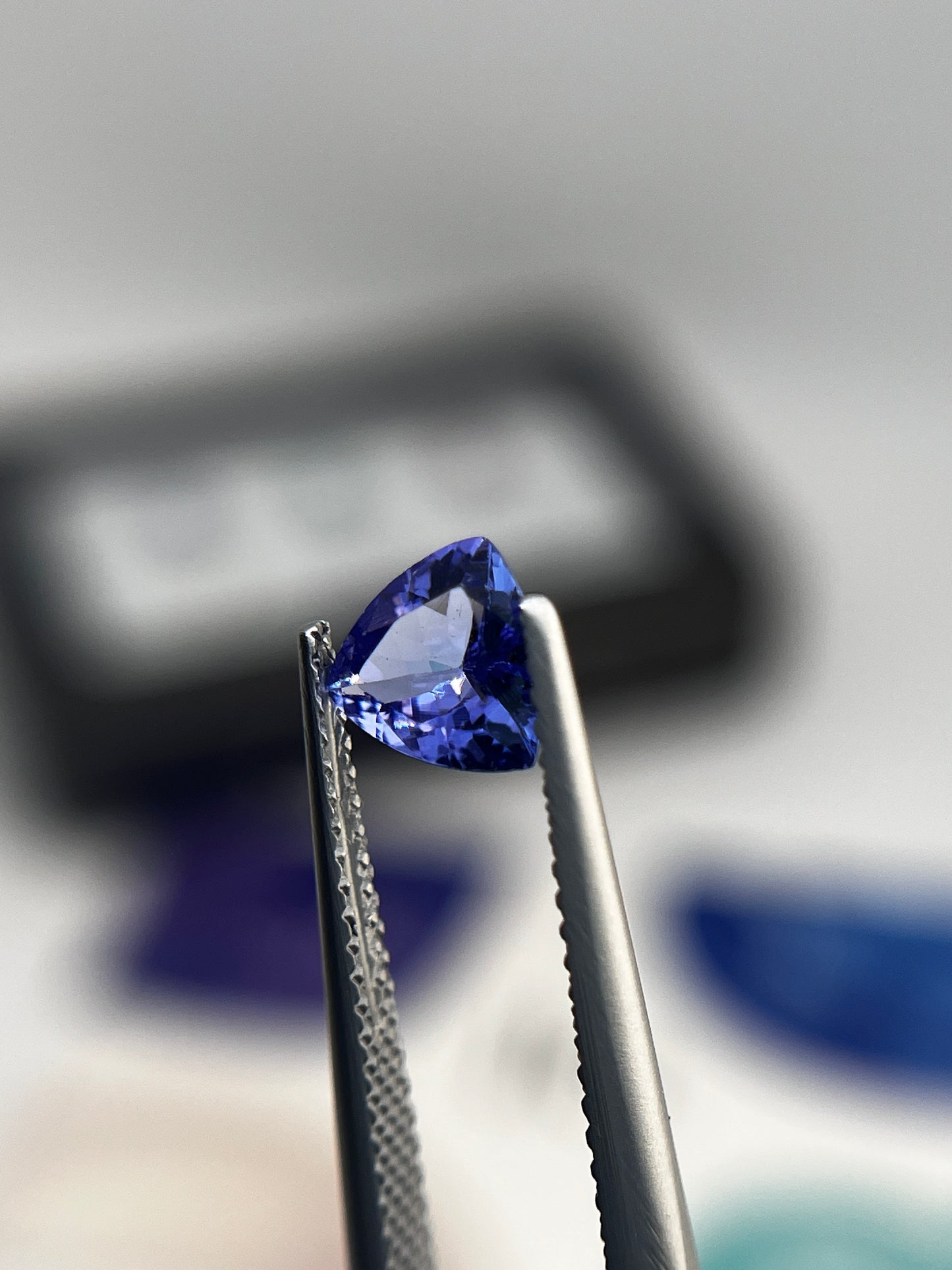 「水無月」タンザナイト/0.81ct/トリリアント/タンザニア