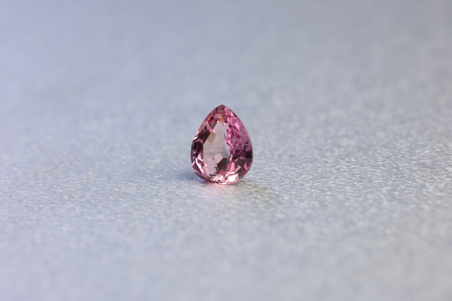「ひとひら」非加熱ピンクサファイア/ 0.37ct/ペアシェイプ/マダガスカル