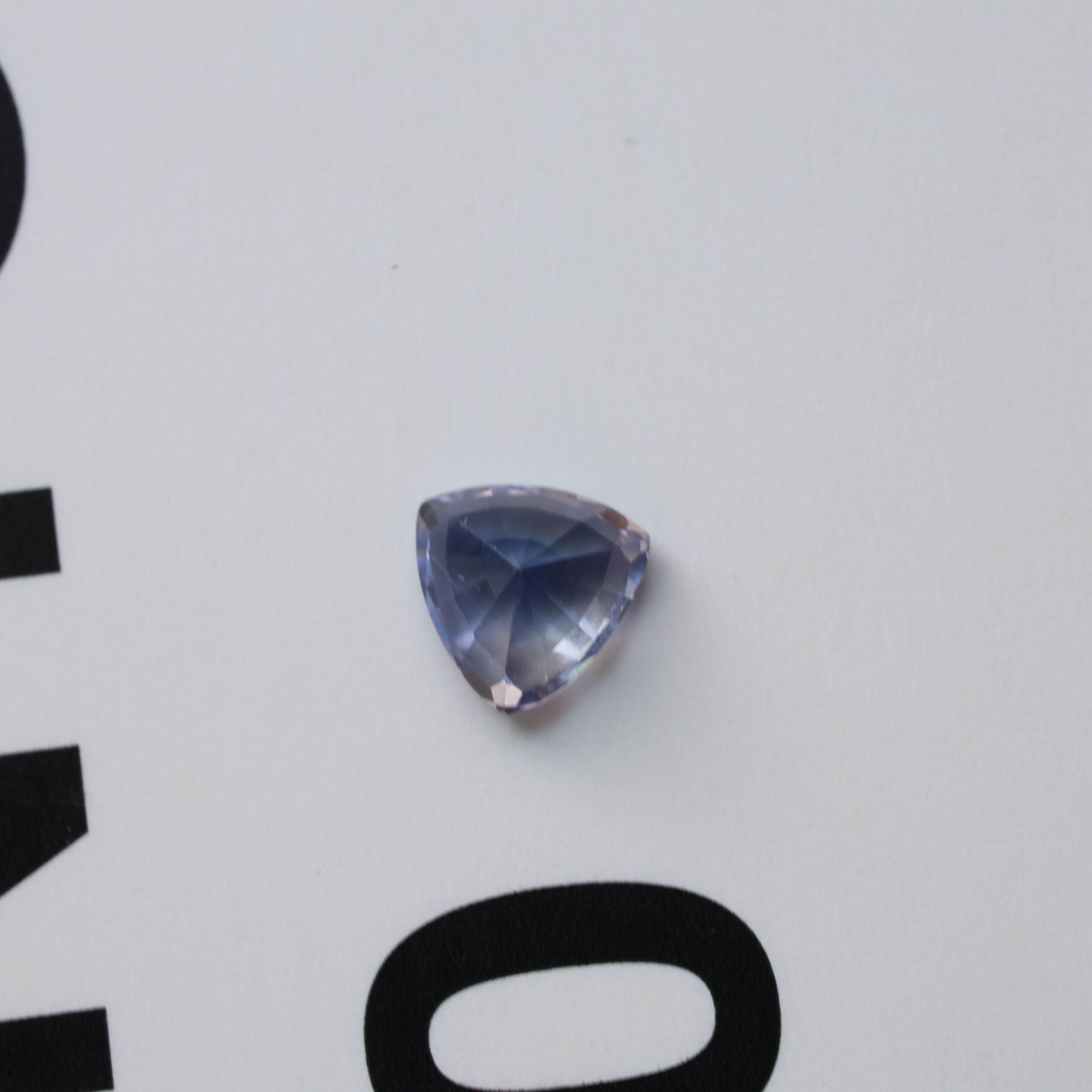 水すみれ」クリア×ブルーサファイア/ 0.44ct/トリリアント