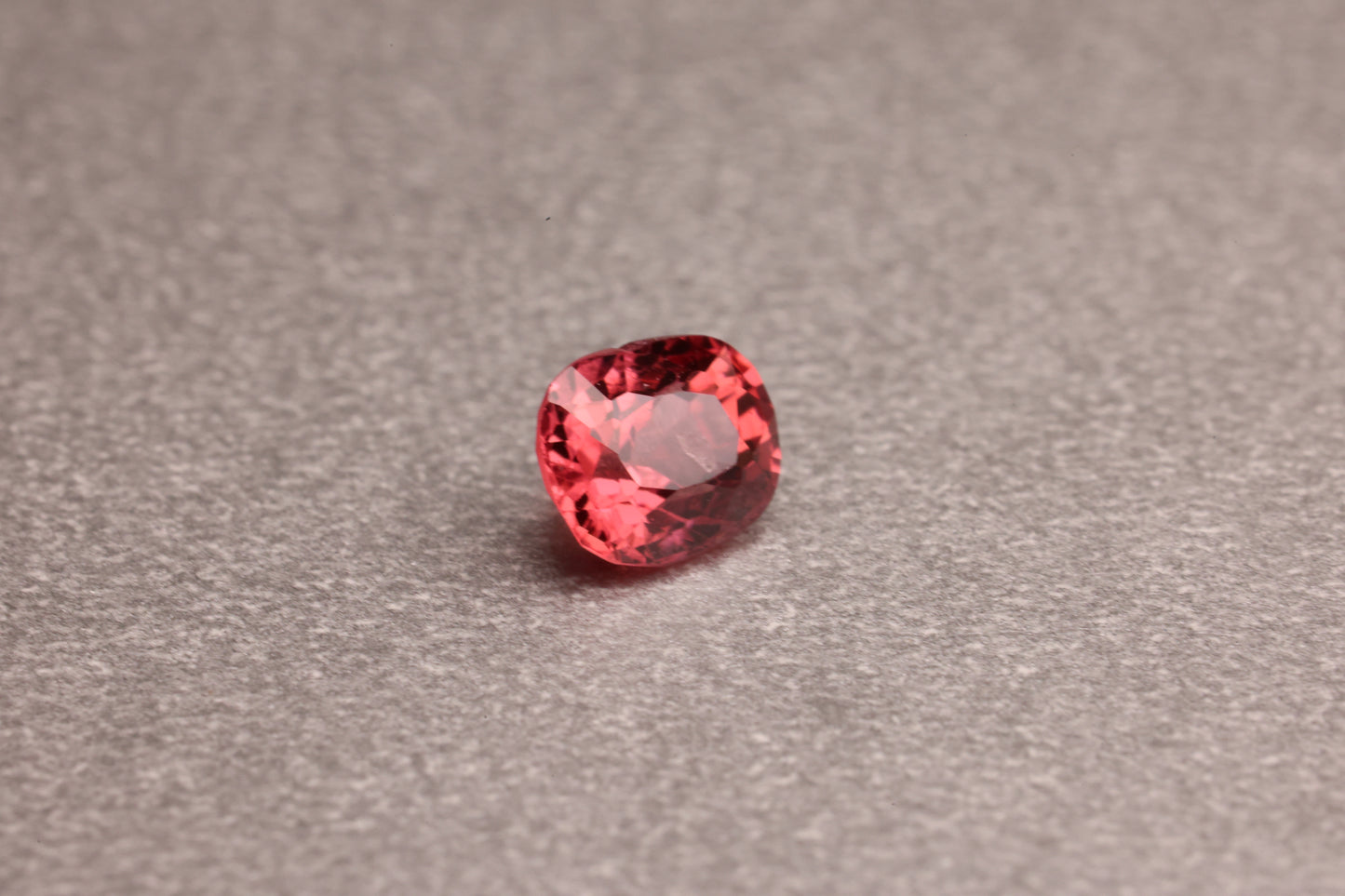 「RASPBERRY JUICE」ラズベリーピンクスピネル/0.61ct/クッション/ミャンマー産