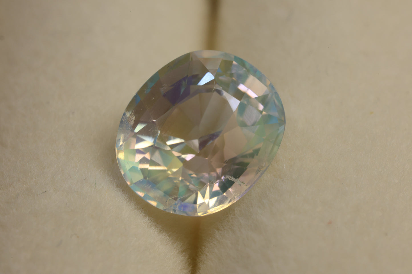 「幻虹」アンデシンラブラドライト/4.73ct/オーバル/マダガスカル産