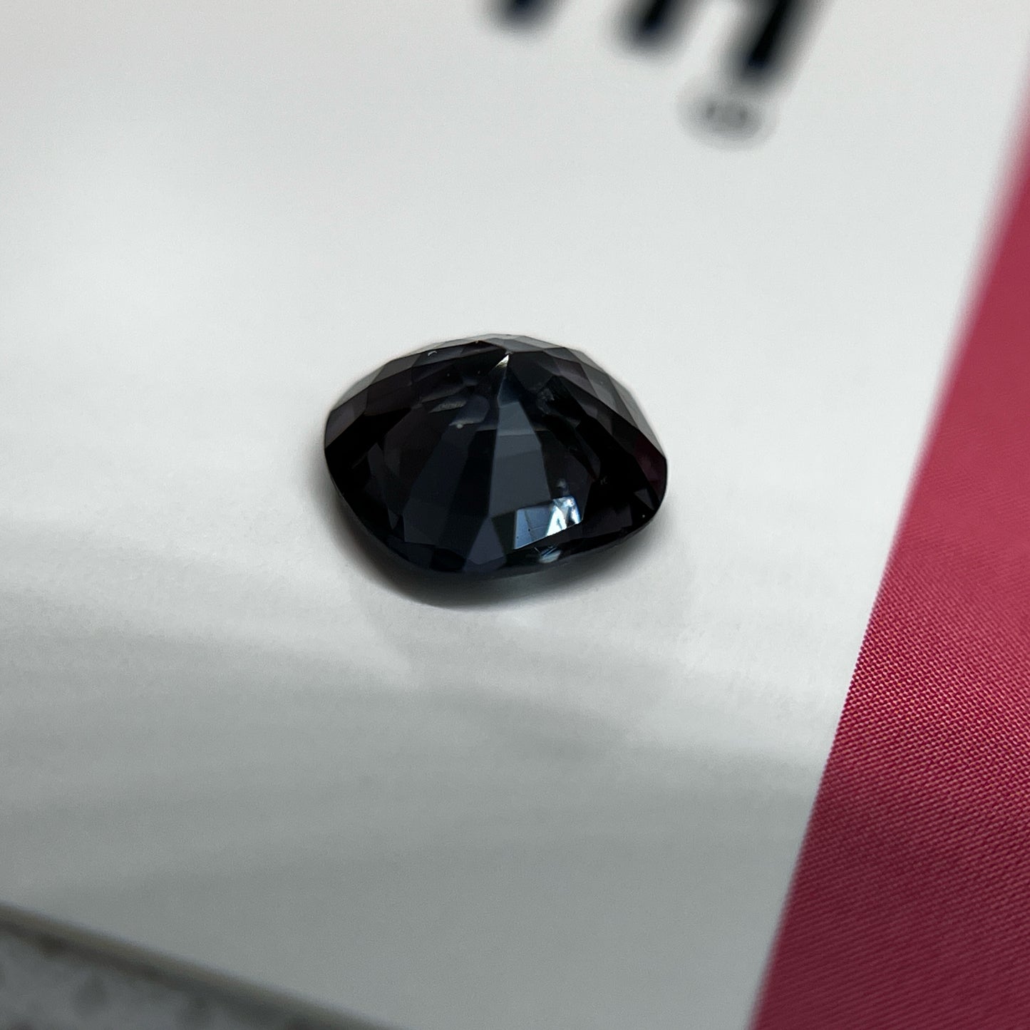 「Ink Gray」プラチナグレースピネル/1.77ct/クッション/ミャンマー