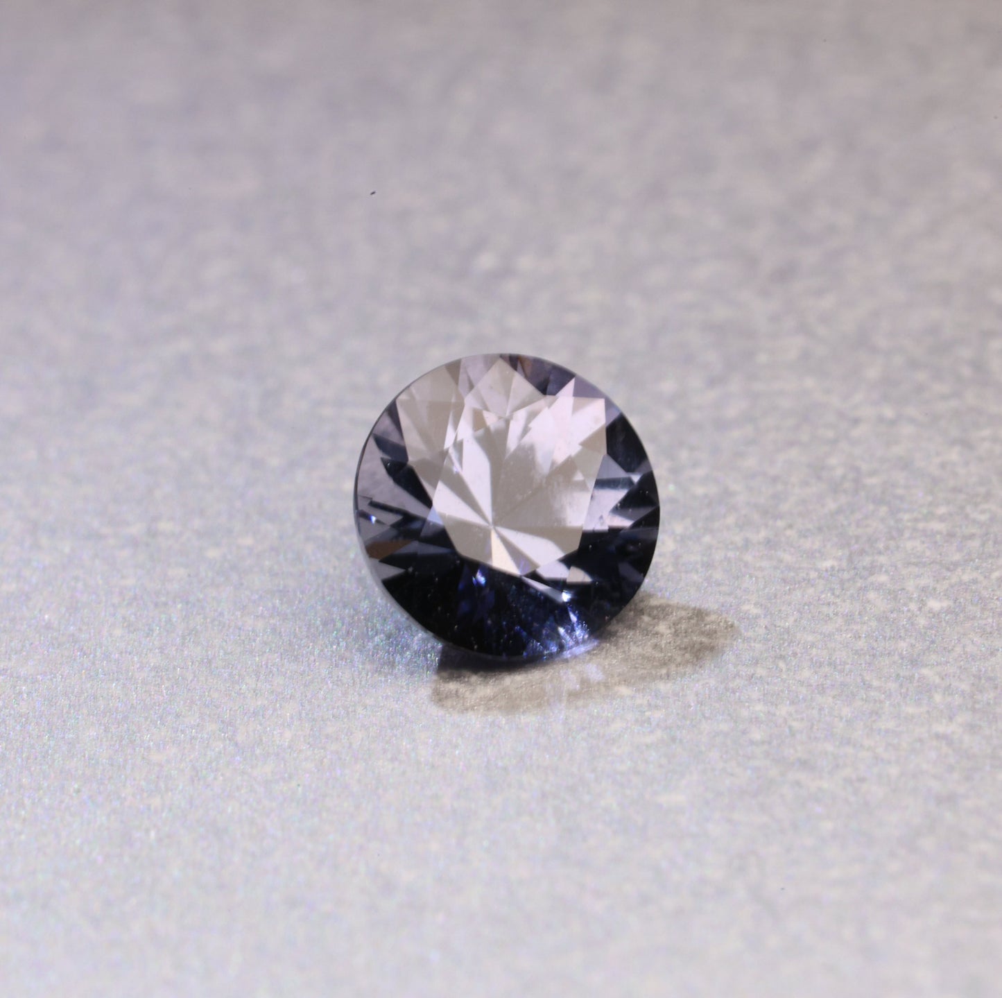 「朝霞」グレースピネル/0.54ct/ラウンド/ミャンマー