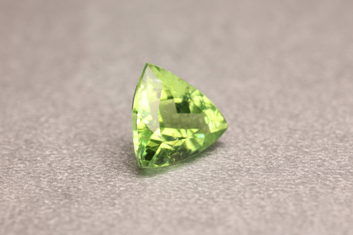 「閃光の角」含銅グリーントルマリン/1.64ct/トリリアント/モザンビーク
