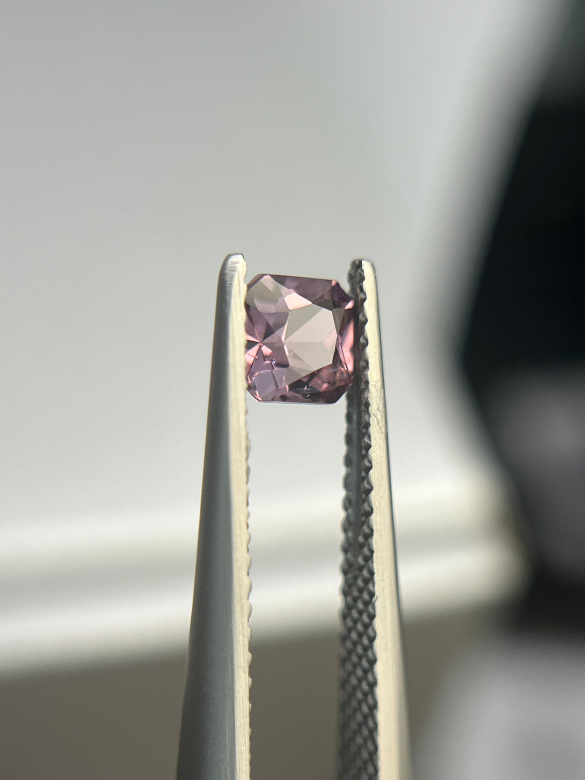 「葡萄染　えびぞめ」パープルスピネル/0.69ct/スクエア