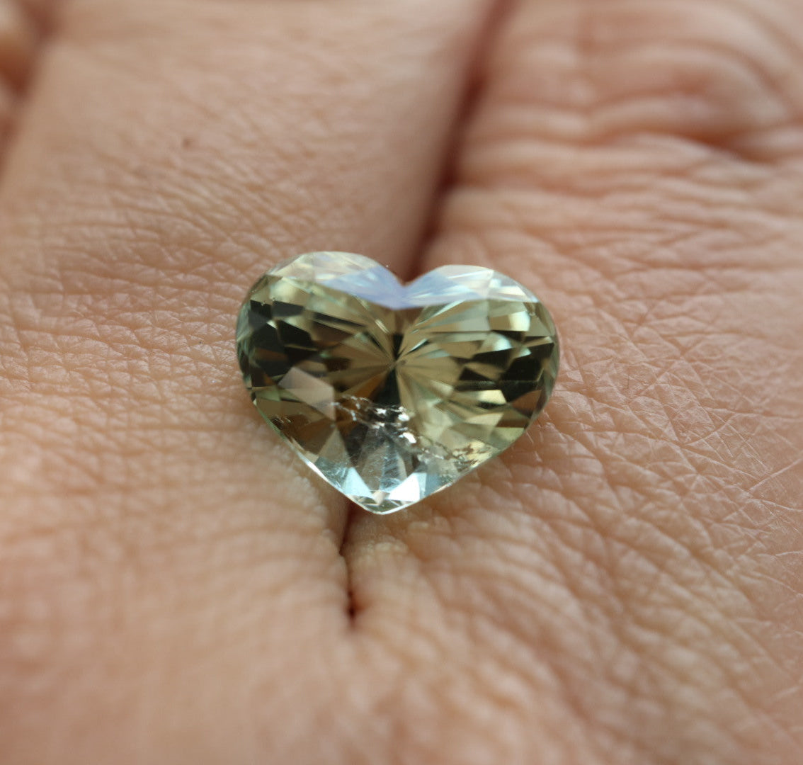 ピスタチオグリーントルマリン/5.44ct/ハートシェイプ/タンザニア