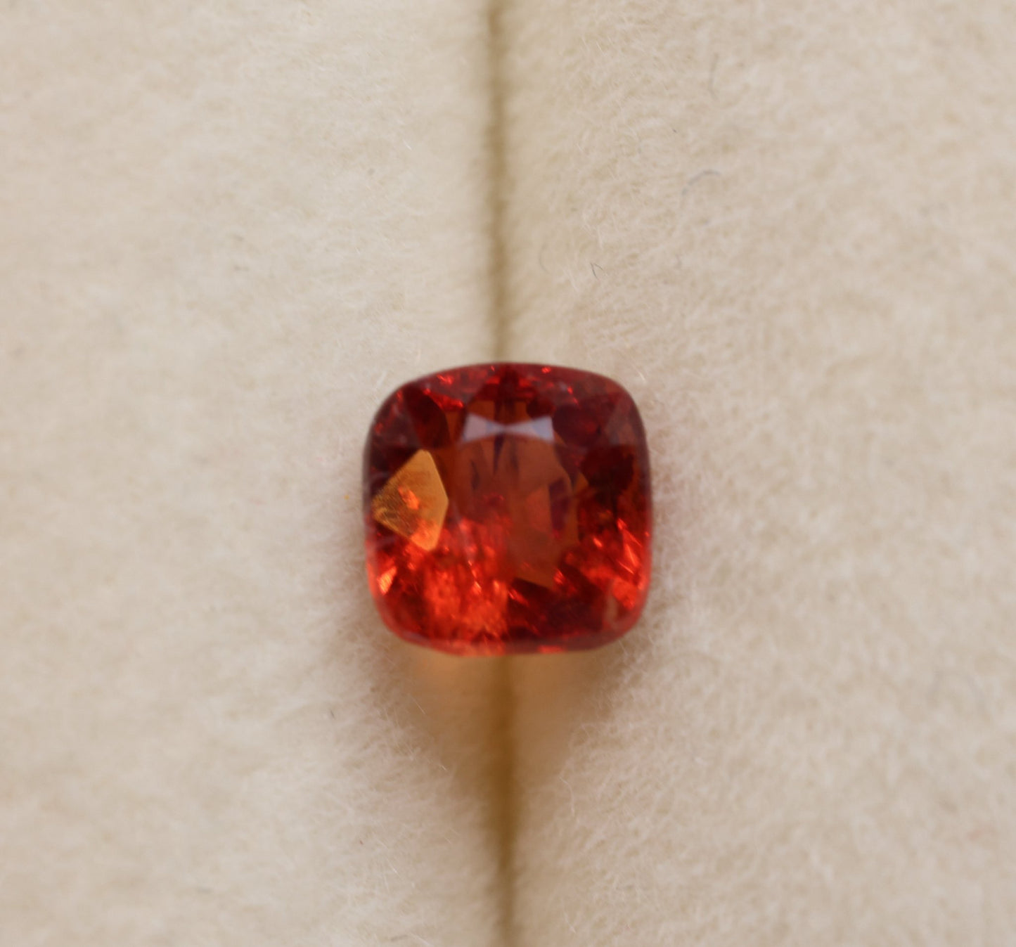 「BLOOD ORANGE JUICE」濃オレンジスピネル/1.03ct/クッション/ミャンマー産