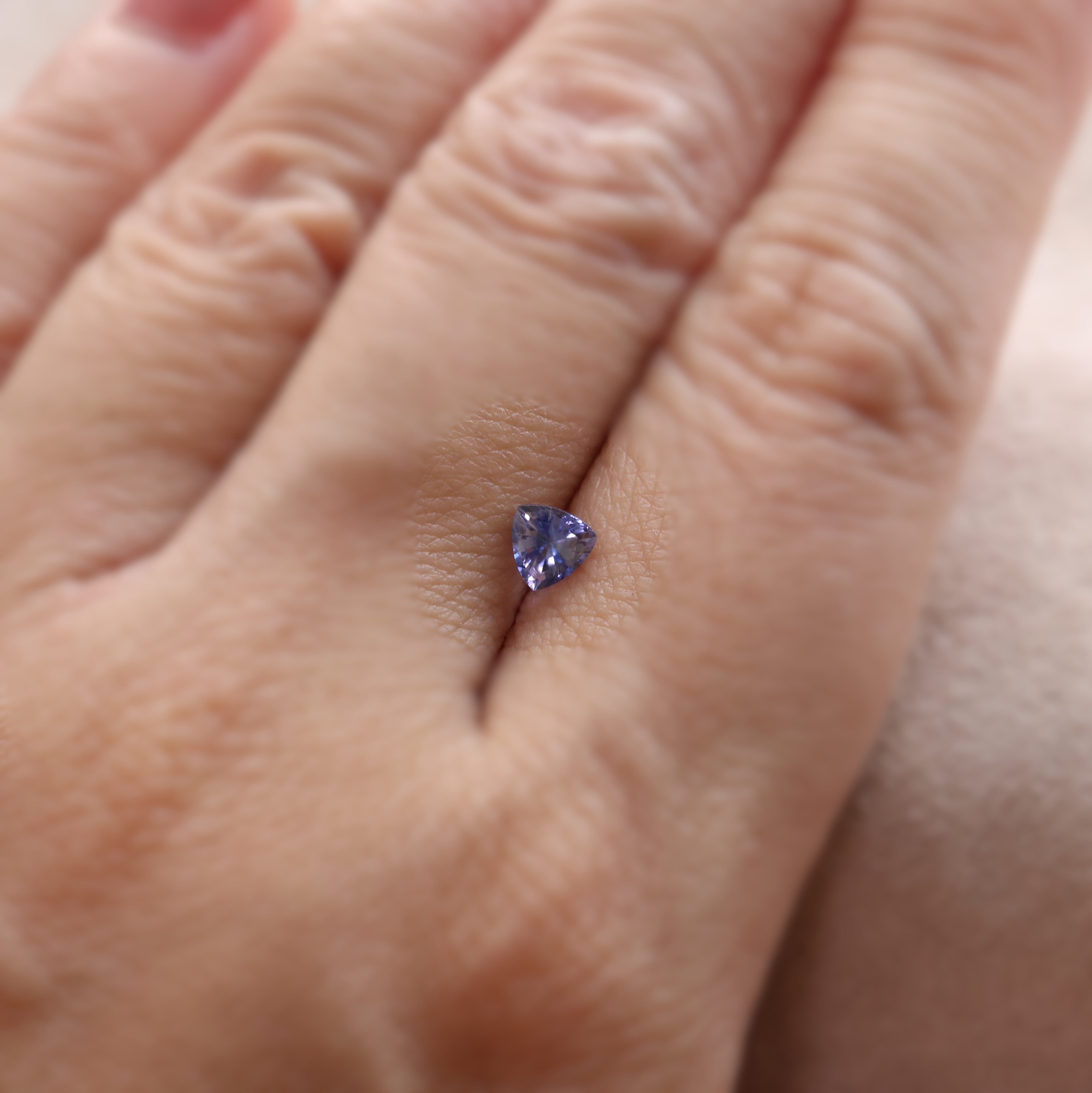 水すみれ」クリア×ブルーサファイア/ 0.44ct/トリリアント