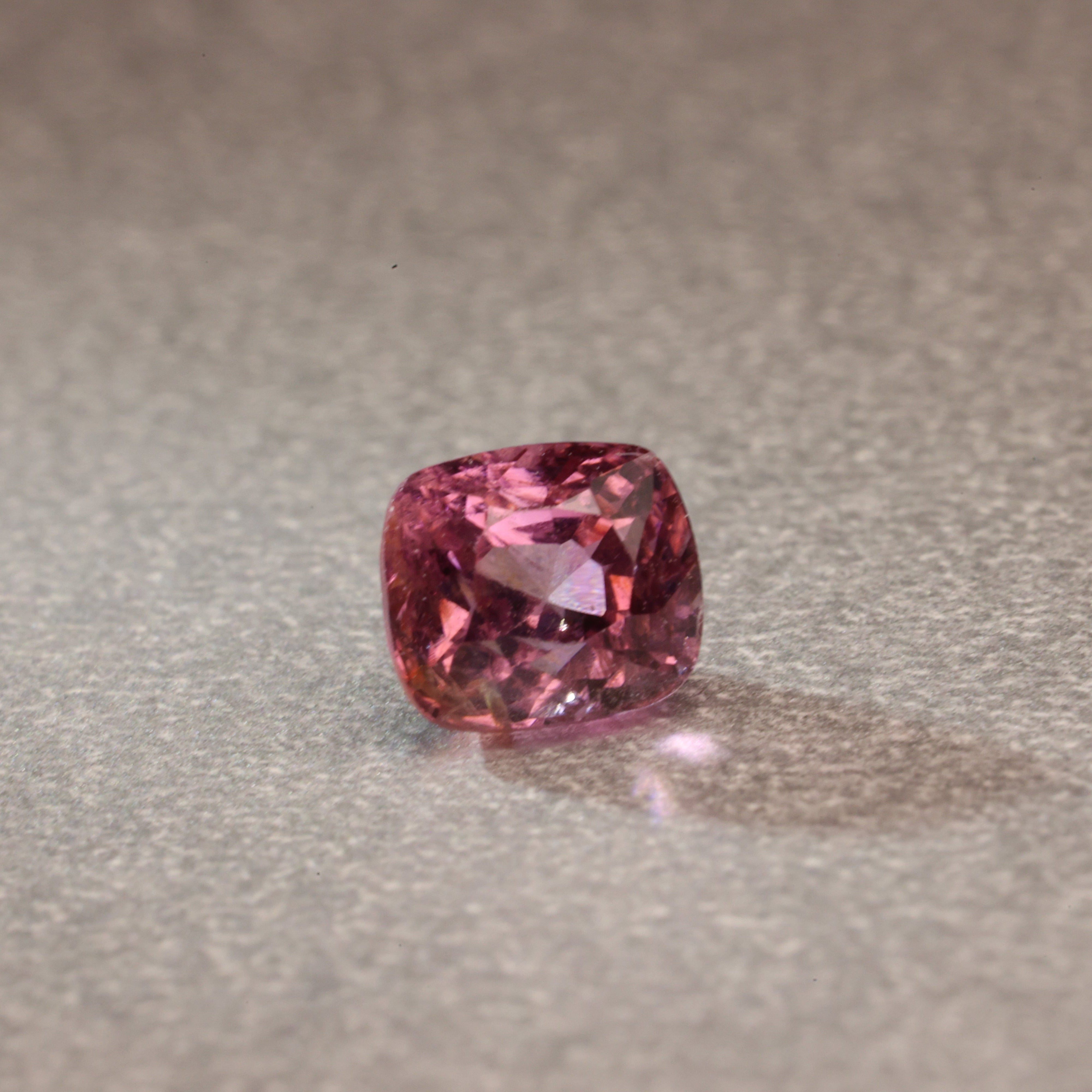 PEACH MIX JUICE」ピーチピンクスピネル/0.71ct/クッション/ミャンマー