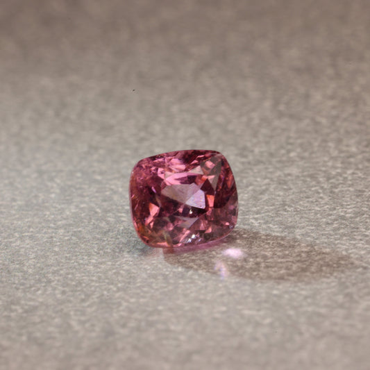 「PEACH MIX JUICE」ピーチピンクスピネル/0.71ct/クッション/ミャンマー産