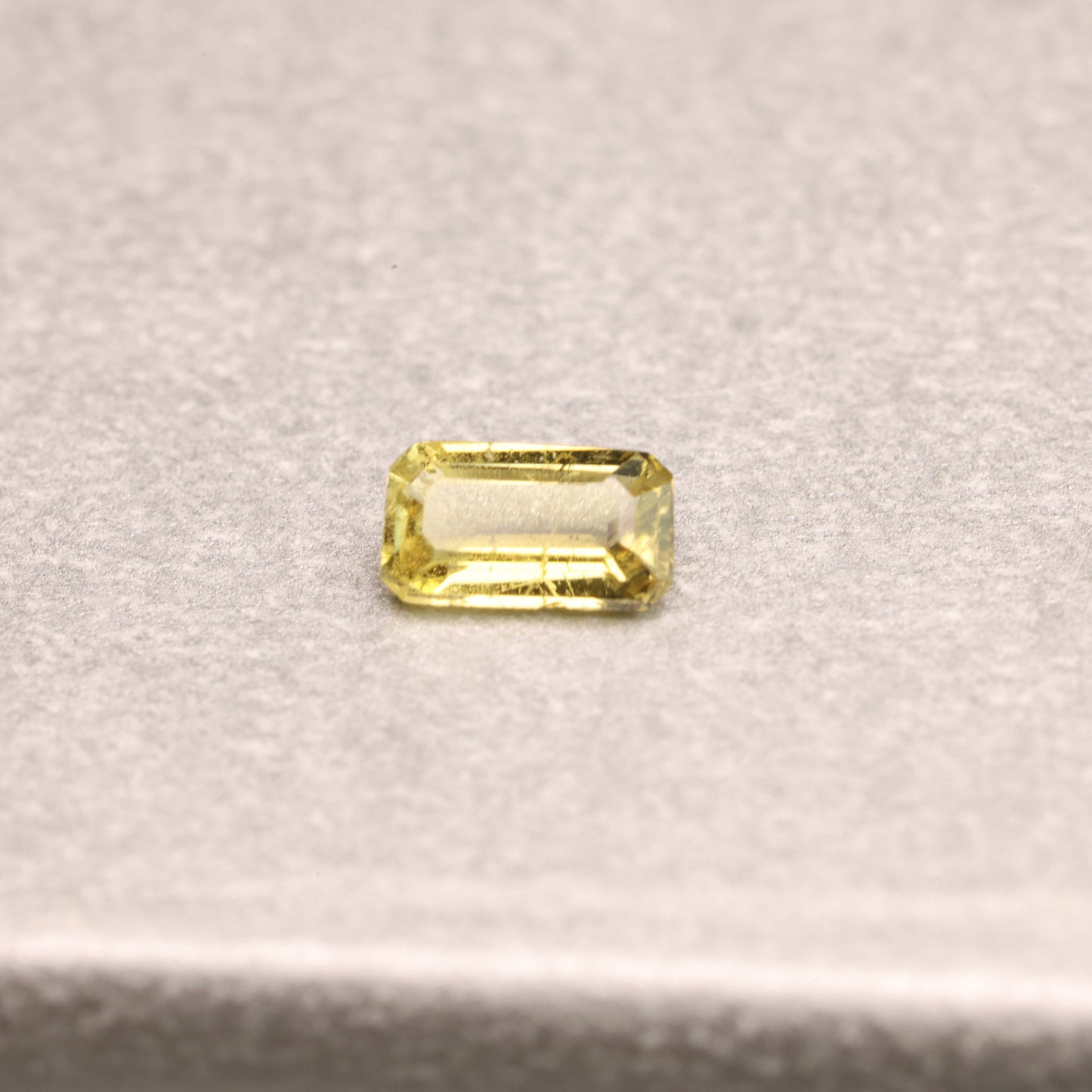 「淡雷」イエロートルマリン/0.155ct/オクタゴン
