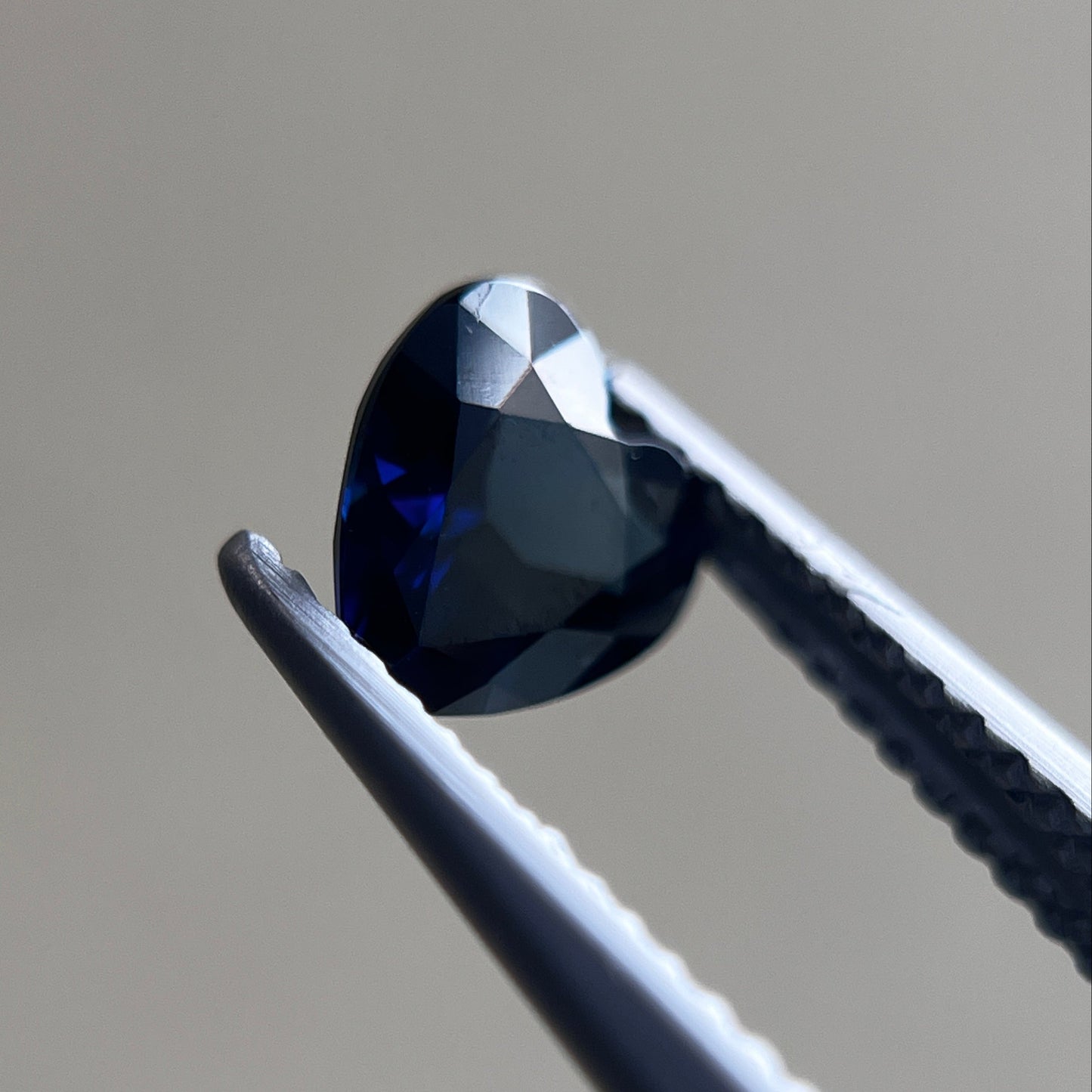 「深海」非加熱ディープブルーサファイア/ 1.02ct/ハートシェイプ/マダガスカル/ソーティング付き