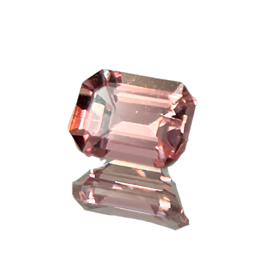 「Parfume Ⅰ」非加熱パパラチアサファイア/ 0.242ct/オクタゴン/マダガスカル