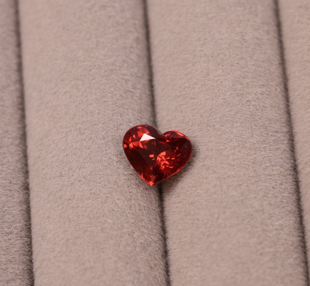 暖炉の炎」マラヤガーネット/2.45ct/ハート/タンザニア産 – llct.