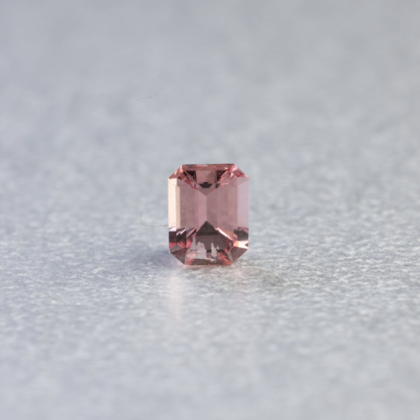 「Parfume Ⅰ」非加熱パパラチアサファイア/ 0.242ct/オクタゴン/マダガスカル