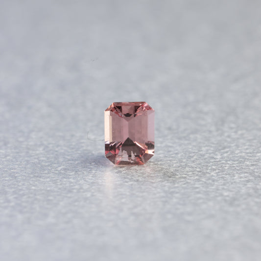 「Parfume Ⅰ」非加熱パパラチアサファイア/ 0.242ct/オクタゴン/マダガスカル