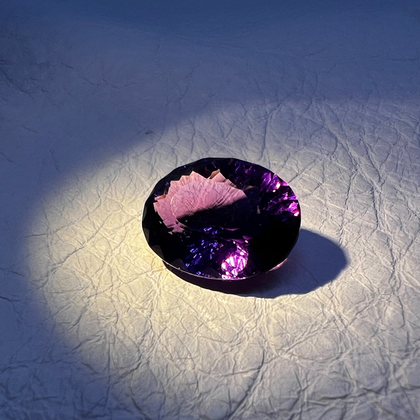 「濃紫の華文様」カラーシフトアメシスト/13.71ct/オーバル/ブラジル