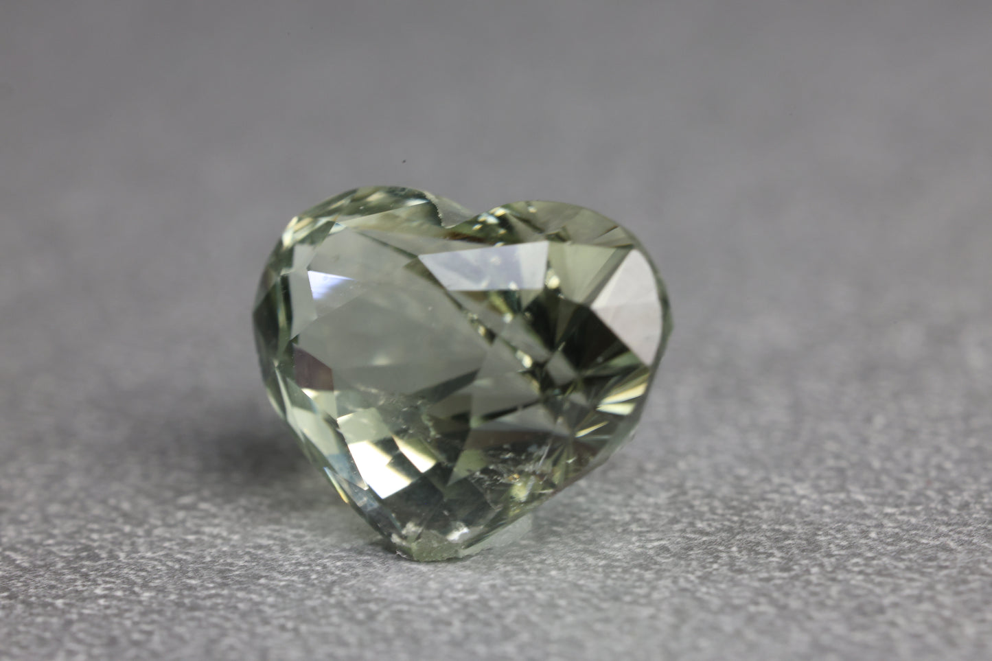 ピスタチオグリーントルマリン/5.44ct/ハートシェイプ/タンザニア