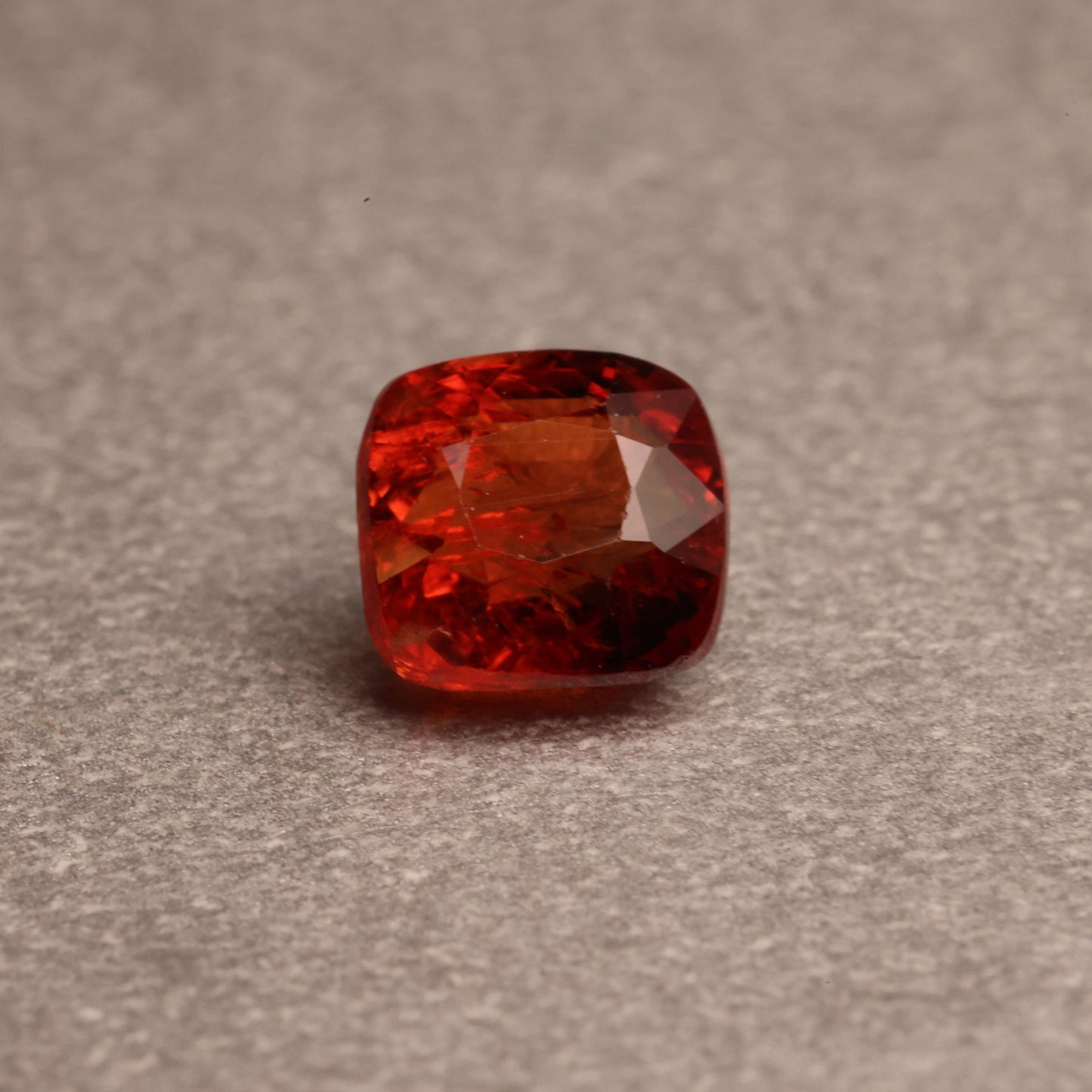 「BLOOD ORANGE JUICE」濃オレンジスピネル/1.03ct/クッション/ミャンマー産