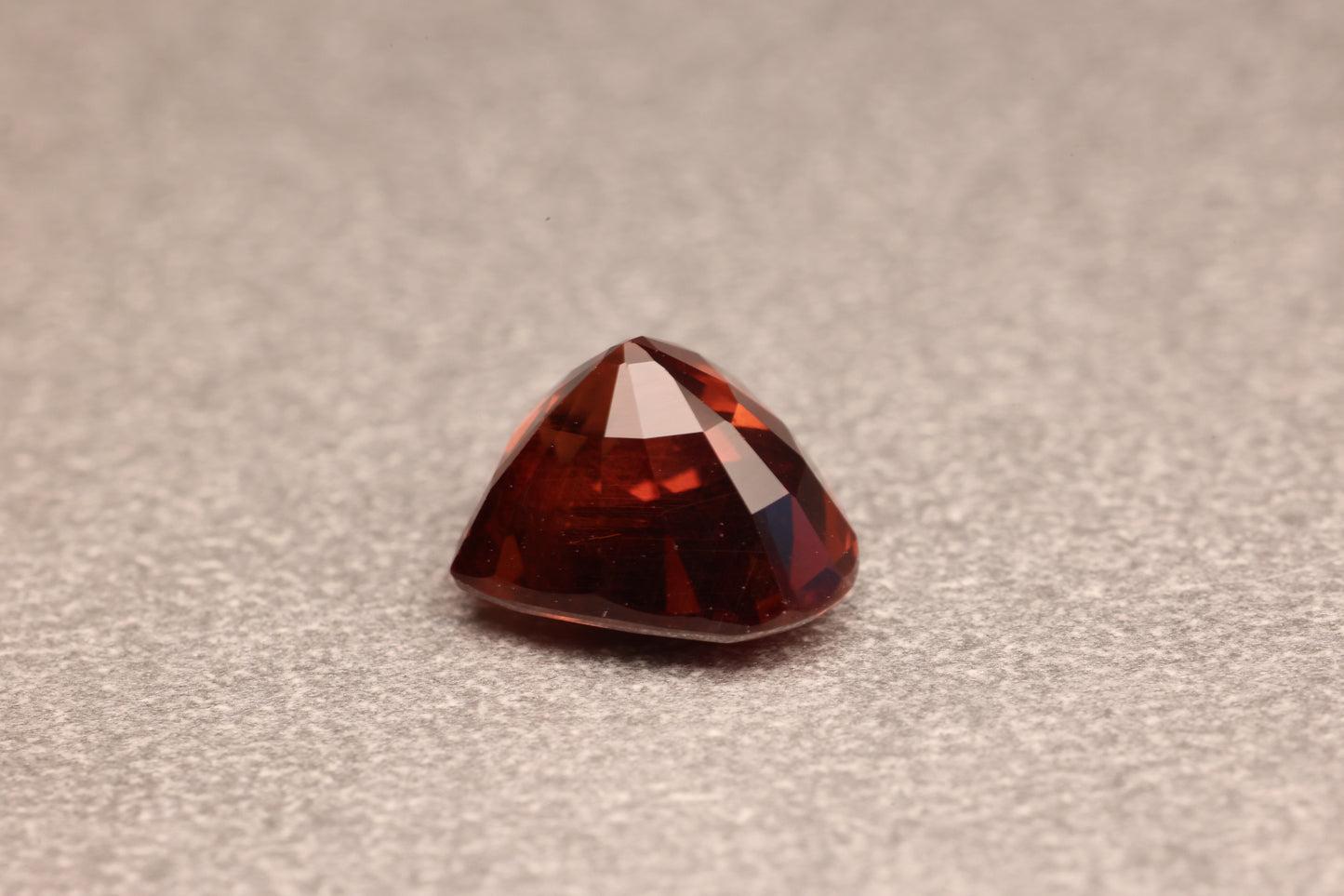 「暖炉の炎」マラヤガーネット/2.45ct/ハート/タンザニア産