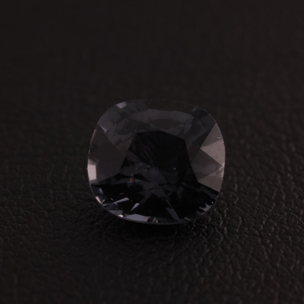 「Ink Gray」プラチナグレースピネル/1.77ct/クッション/ミャンマー