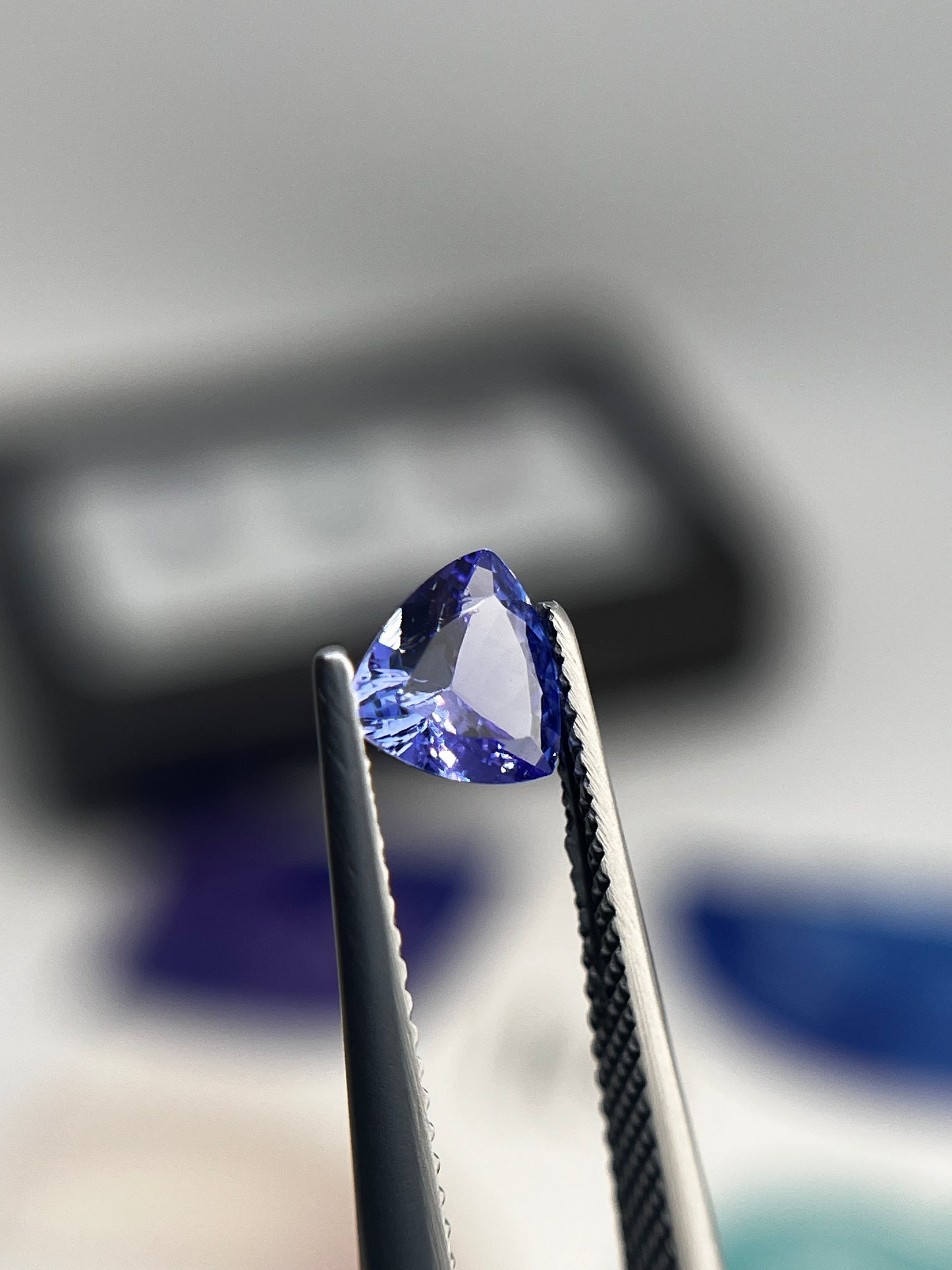 「水無月」タンザナイト/0.81ct/トリリアント/タンザニア