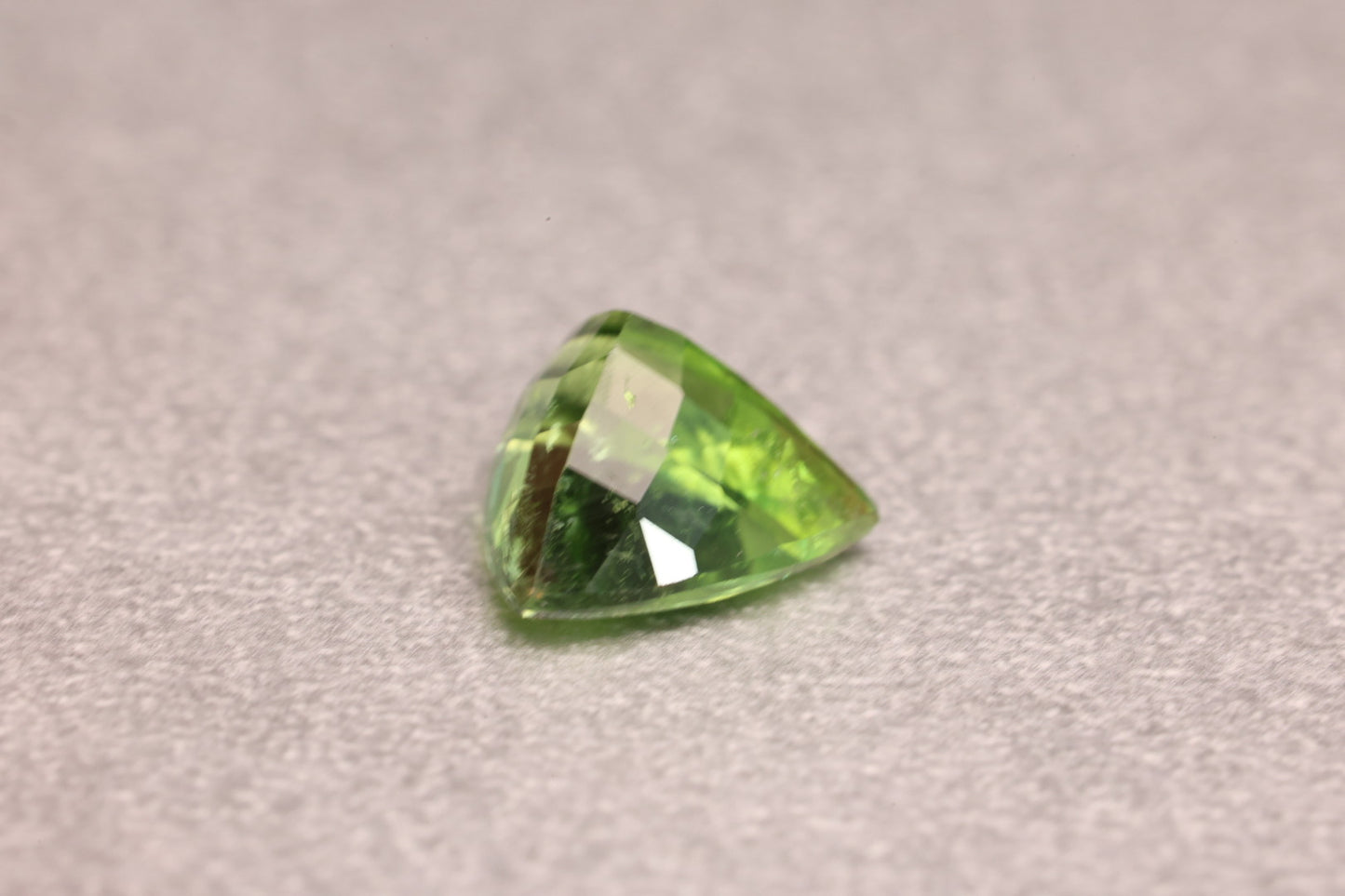 「閃光の角」含銅グリーントルマリン/1.64ct/トリリアント/モザンビーク