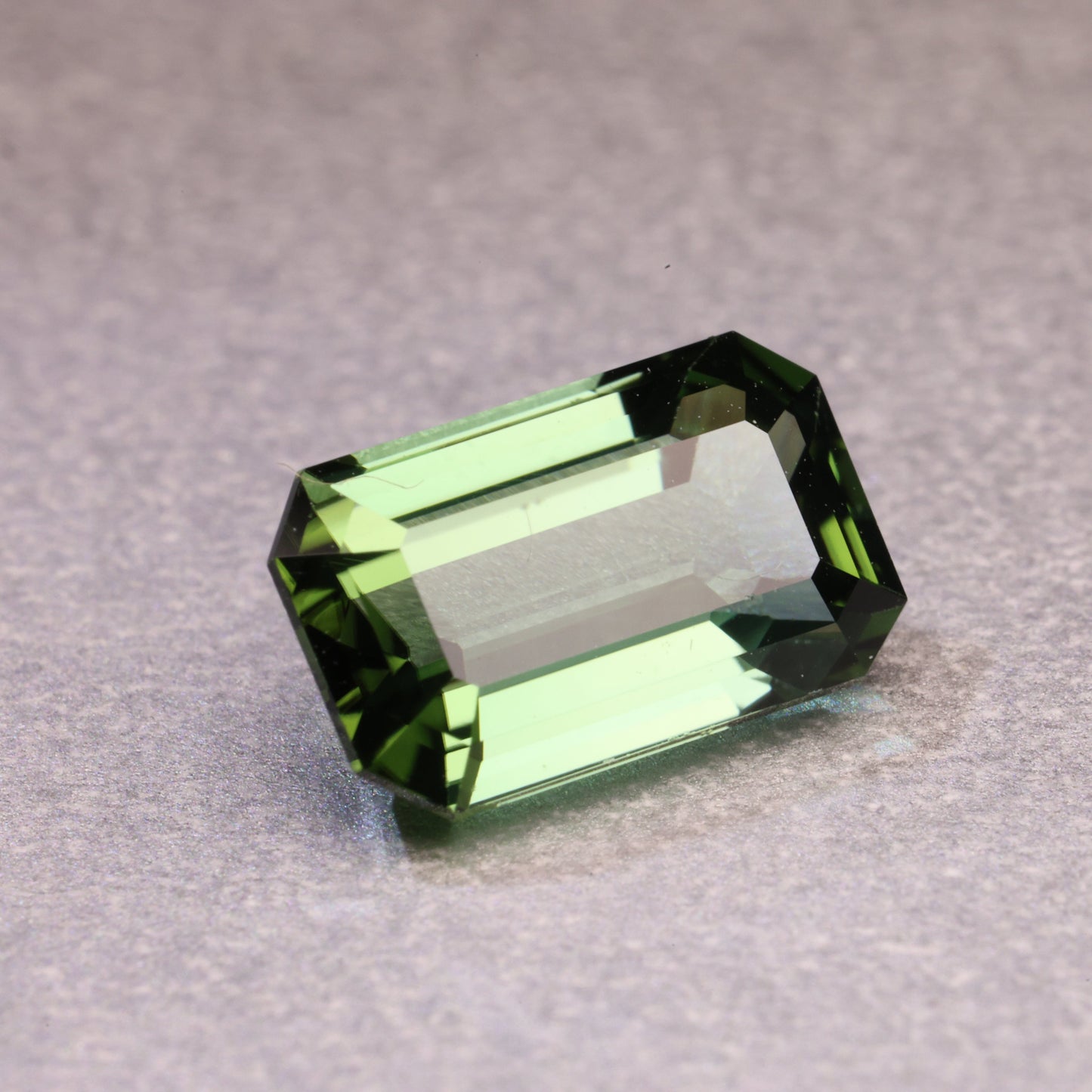 「初夏の新緑」グリーントルマリン/2.09ct/オクタゴン/モザンビーク産