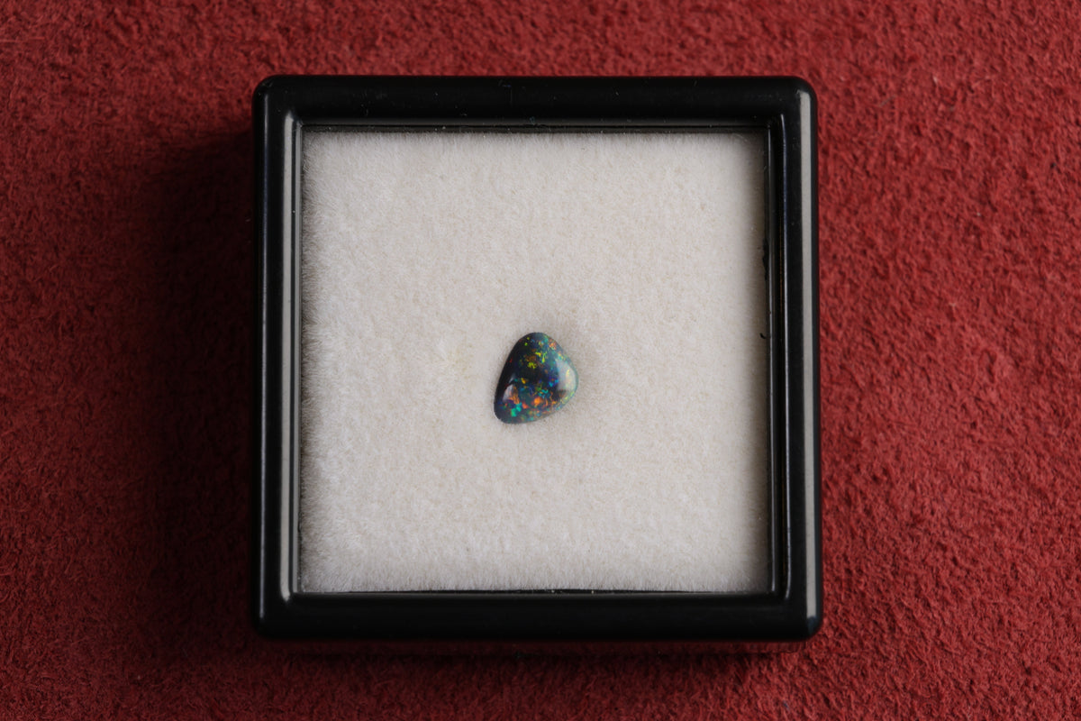「Space Mosaic」ソリッドオパール/ 0.32ct/フリーシェイプ/ライトニングリッジ、オーストラリア