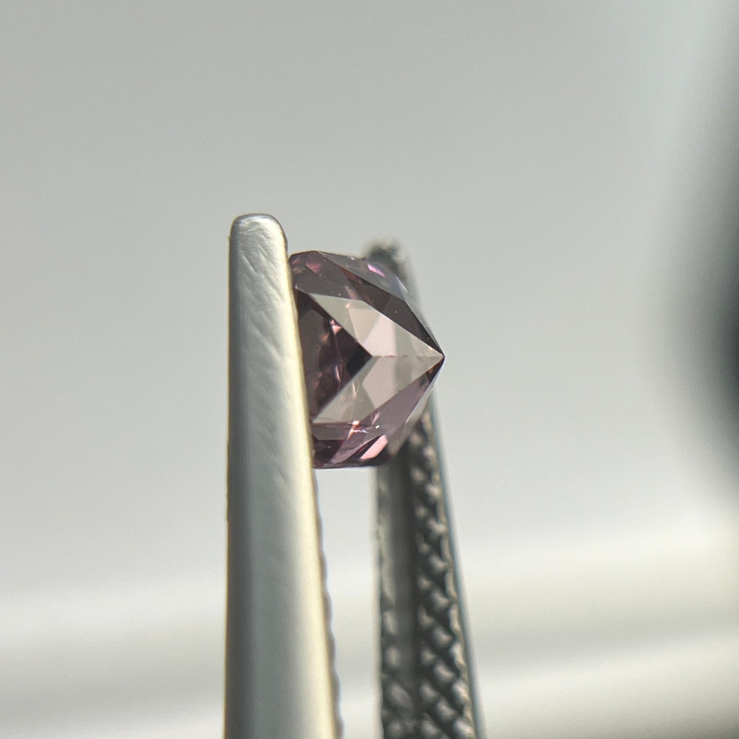 「葡萄染　えびぞめ」パープルスピネル/0.69ct/スクエア