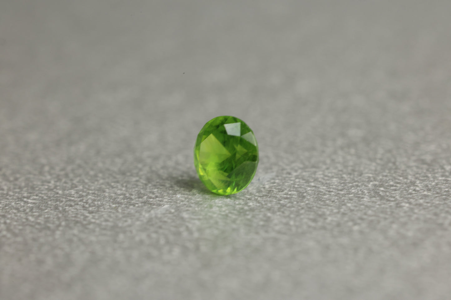 「Russian YANAGI」デマントイドガーネット/0.40ct/ラウンド/ロシア・ウラル産