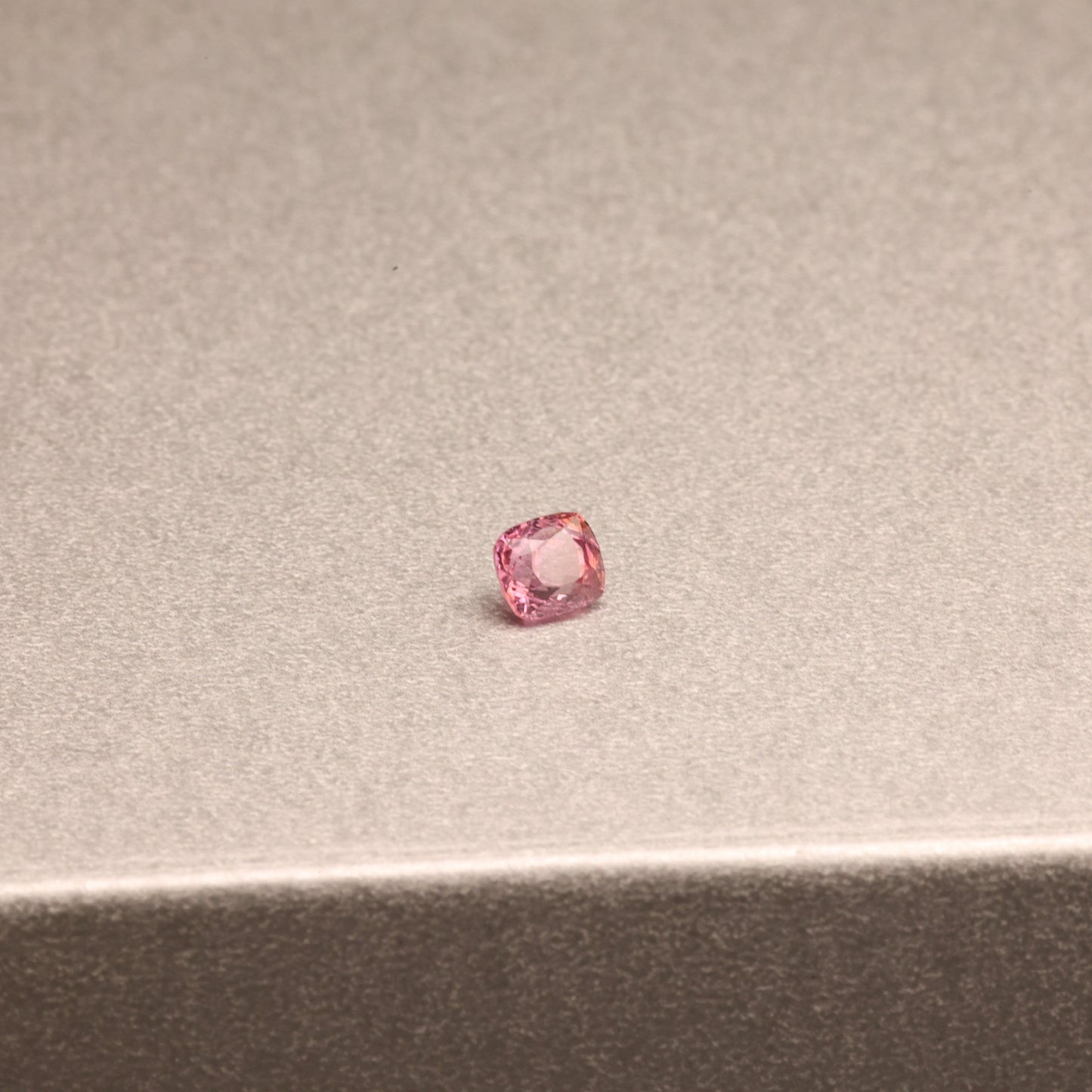 「PEACH MIX JUICE」ピーチピンクスピネル/0.71ct/クッション/ミャンマー産