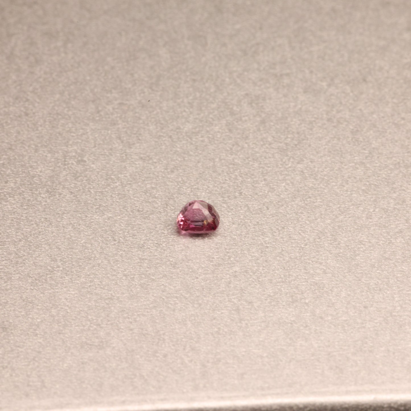 「PEACH MIX JUICE」ピーチピンクスピネル/0.71ct/クッション/ミャンマー産