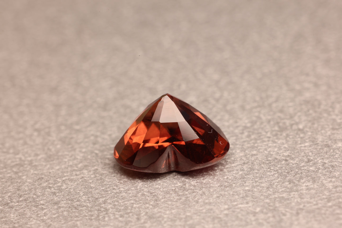 「暖炉の炎」マラヤガーネット/2.45ct/ハート/タンザニア産