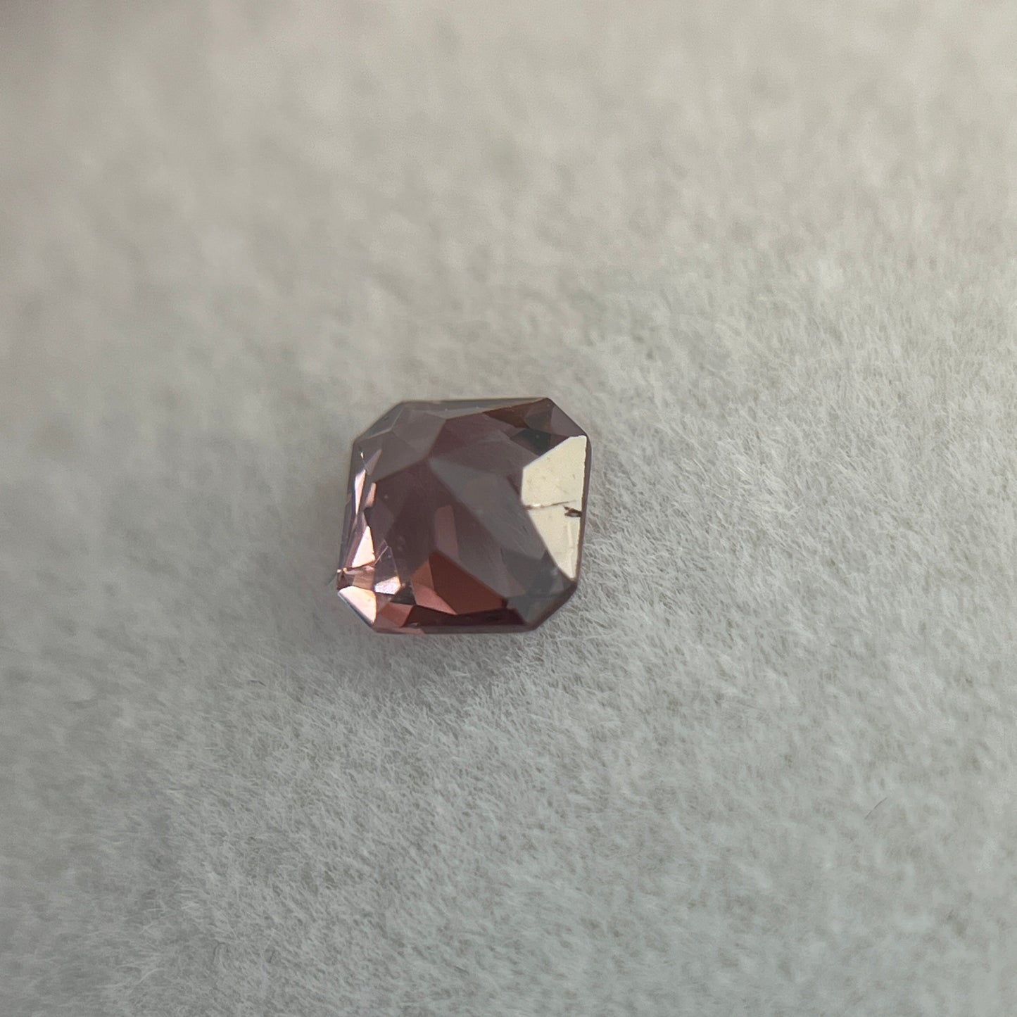 「葡萄染　えびぞめ」パープルスピネル/0.69ct/スクエア