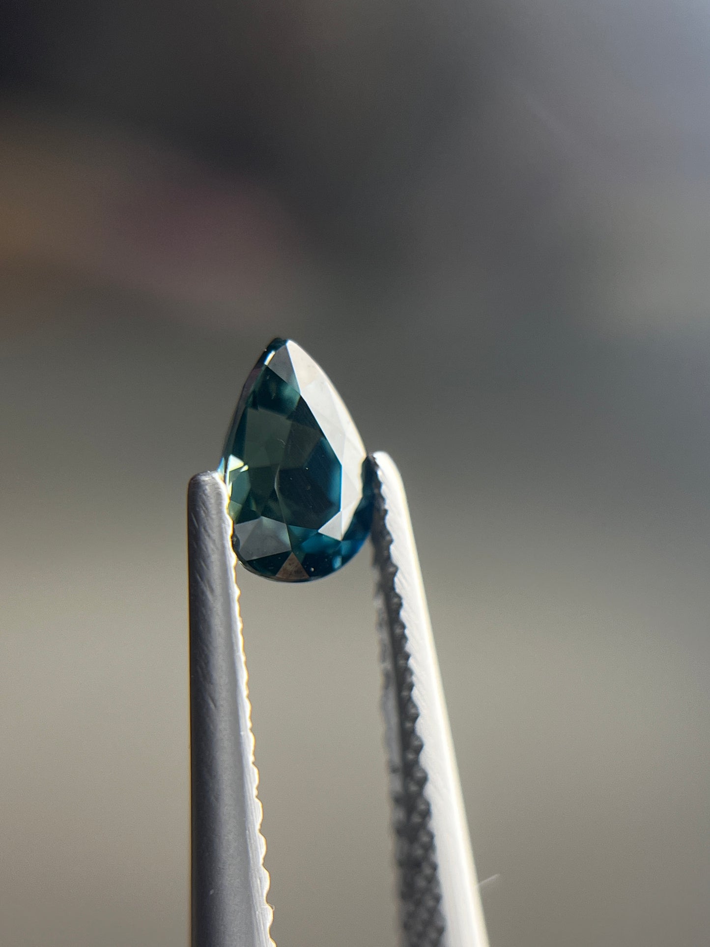 「真夜中」ブルーグリーンサファイア/0.76ct/ペアシェイプ/タイ（チャンタブリ・バンカチャ）