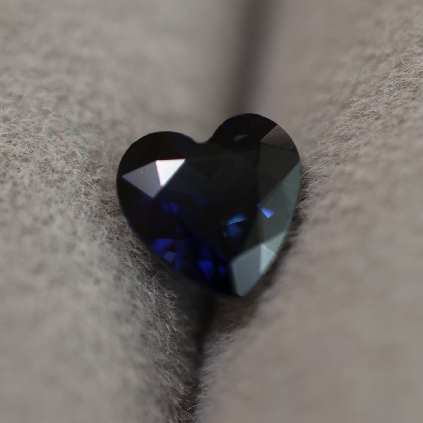 「深海」非加熱ディープブルーサファイア/ 1.02ct/ハートシェイプ/マダガスカル/ソーティング付き